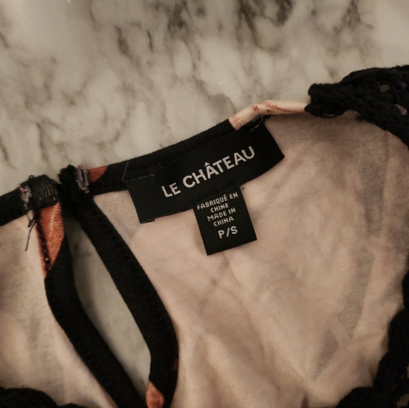 Le Chateau leaf print high crochet neck sleeveless blouse sz S - Picture 4 of 7